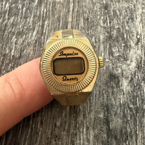 Vintage IMPULSE QUARTZ Watch Ring - Picture 1 of 5